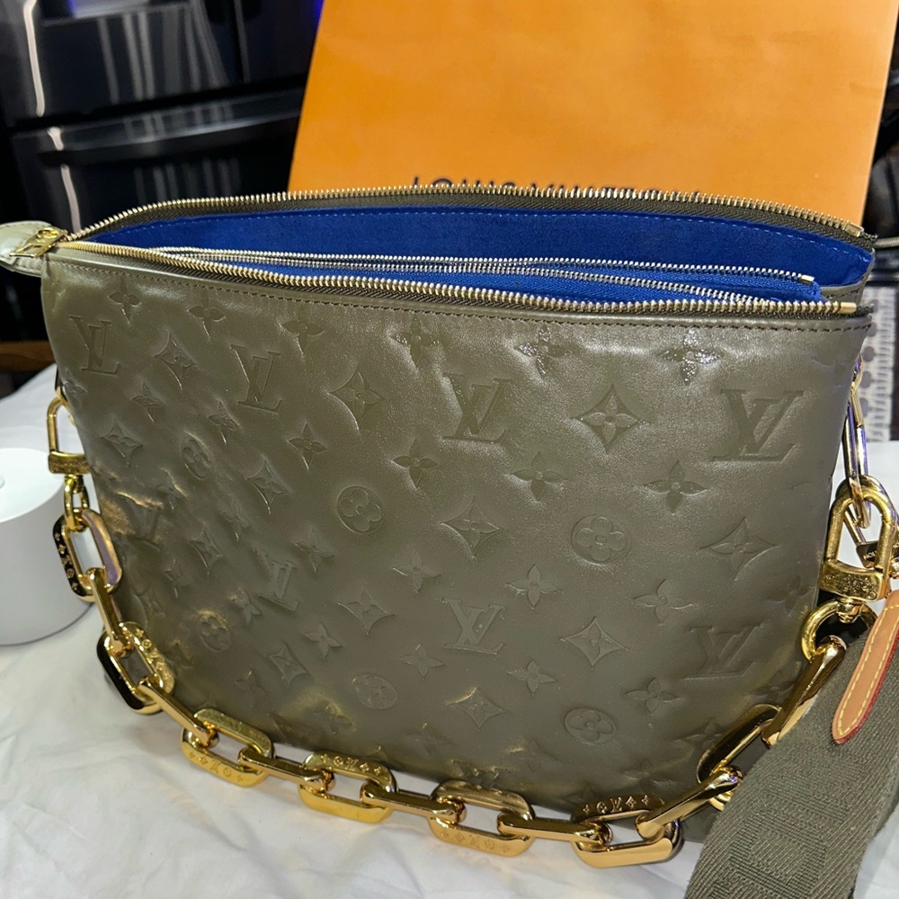 Louis Vuitton Cousin MM M21281